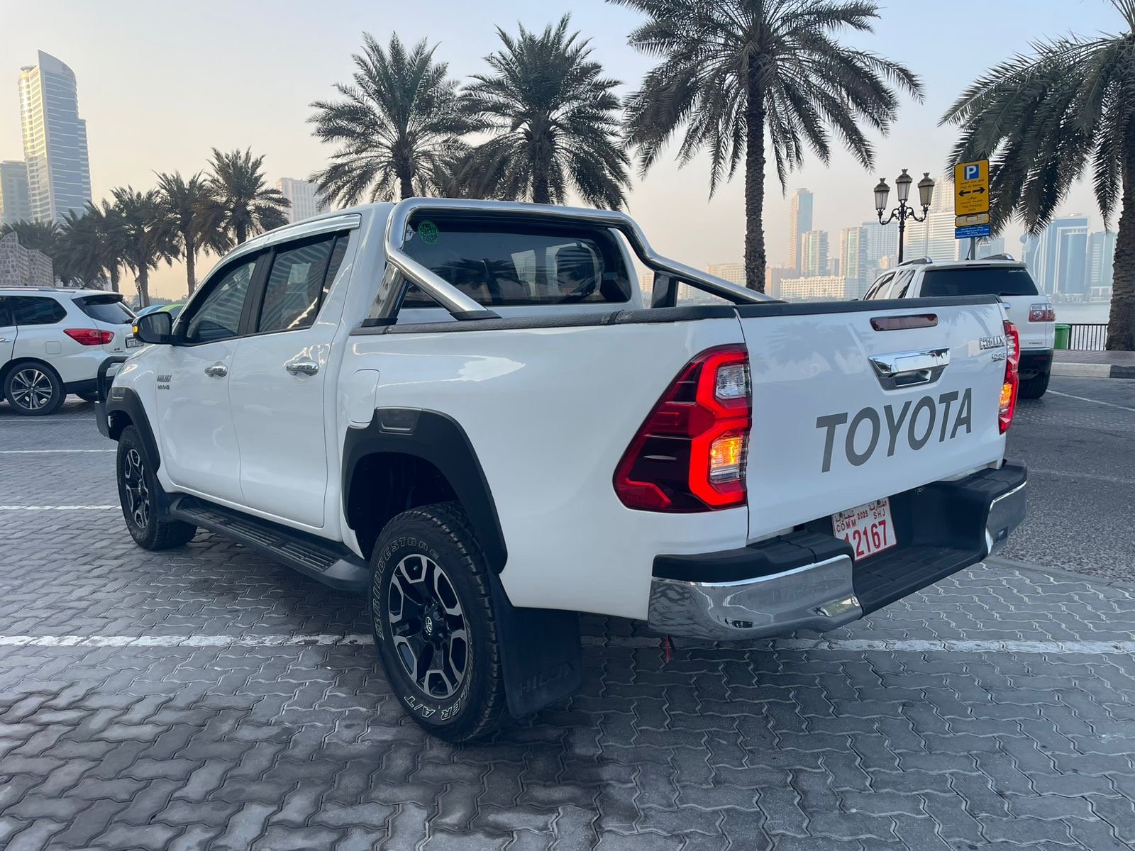 Toyota Hilux SR5 2017 White Bullbar image
